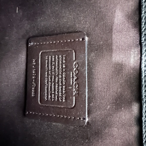 Pre-owned large Coach purse. - Picture 5 of 7